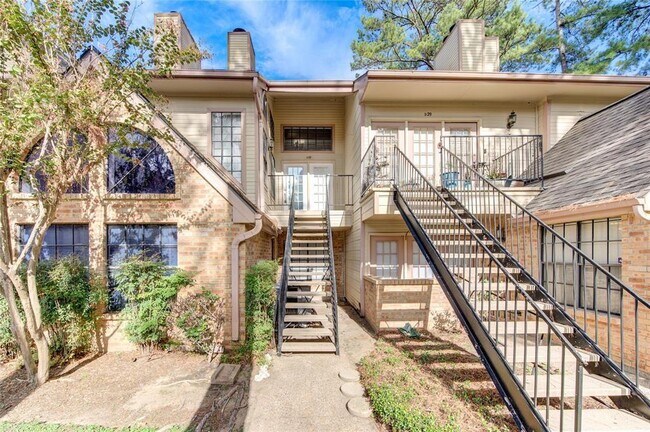 Building Photo - 16800 Sugar Pine Dr