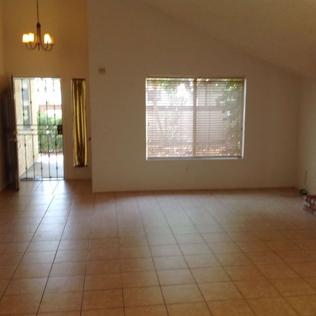 Building Photo - 2836 Pamplona Way