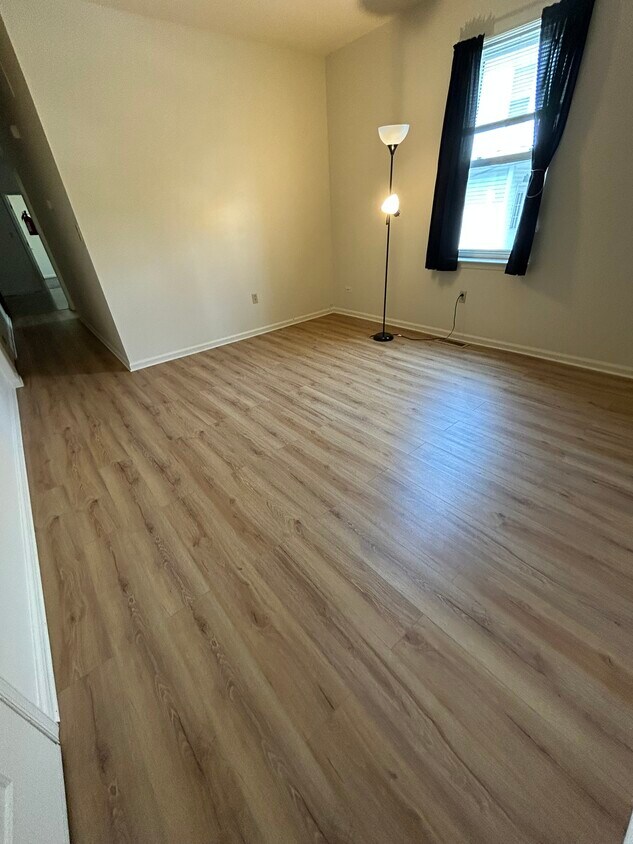 Living room - 25 Hall St
