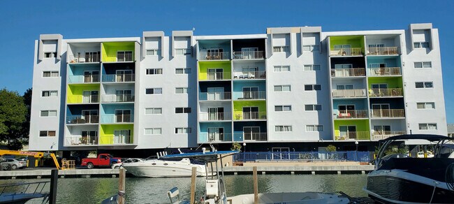 Foto del edificio - 700-Bay 30 Homes LLC