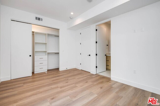 Foto del edificio - 11241 Morrison St