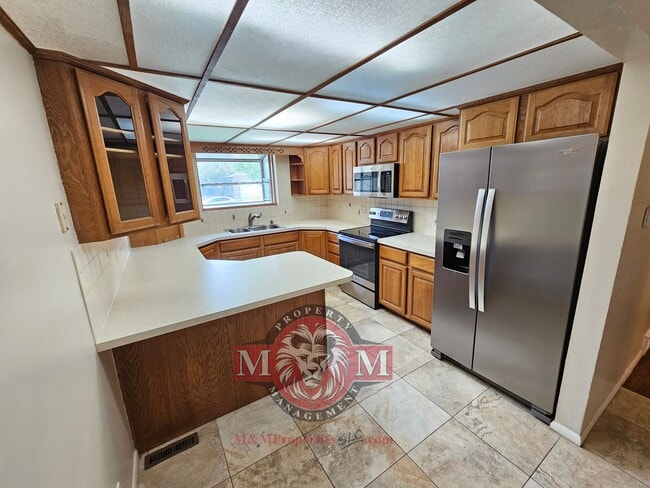 Building Photo - Spacious 5 Bd 3 Ba Home Cottonwood Heights