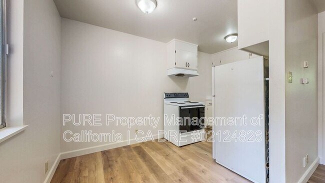 Building Photo - 630 Wright St