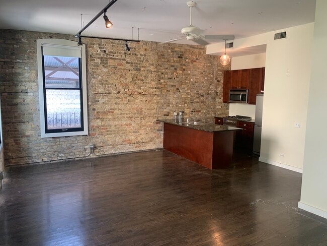 Building Photo - 948 W Armitage Ave