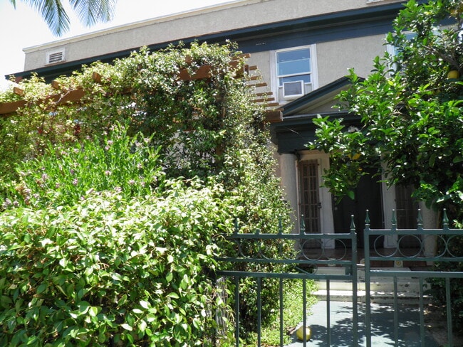 Building Photo - 1096 West Blvd