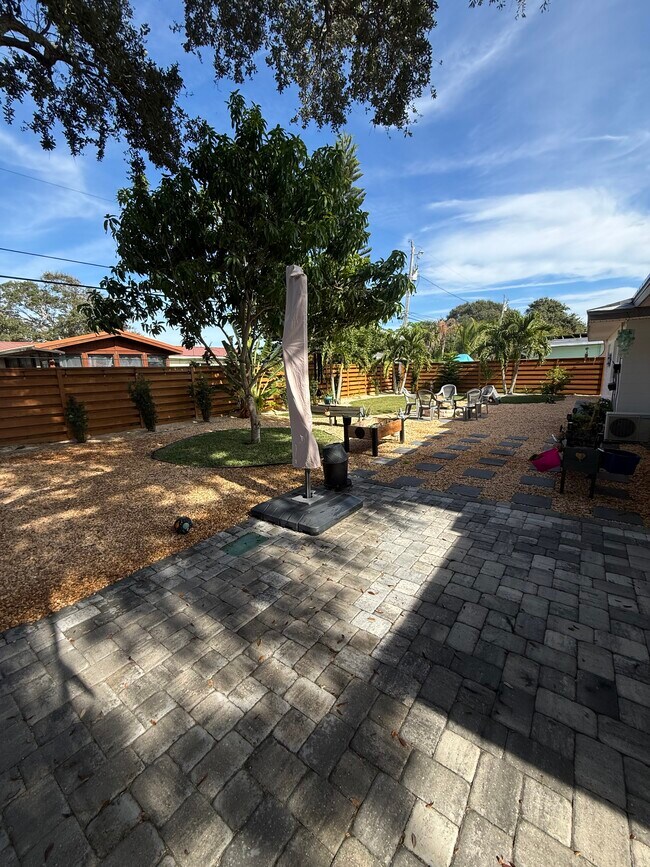 Foto del edificio - 415 N Shore Dr