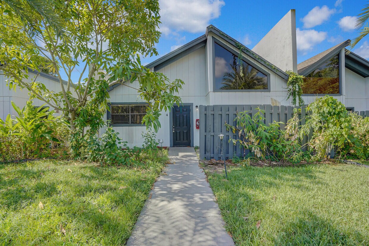 Primary Photo - 100 Sparrow Dr