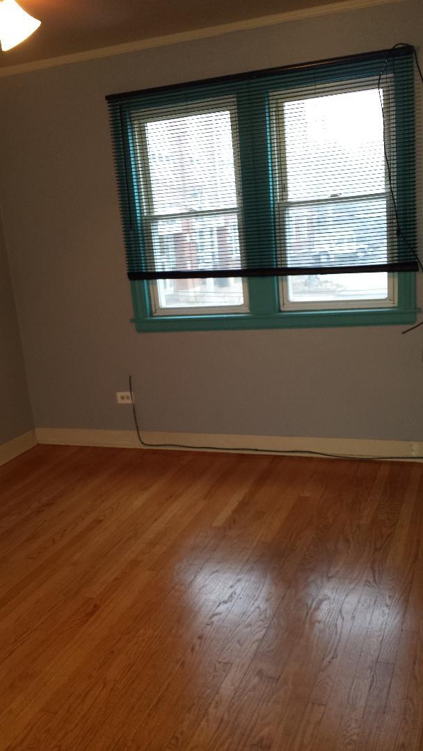 Good size Living Rm. - 9217 Broadway Ave