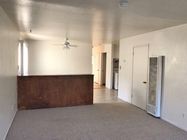 Foto del edificio - 3 Bedroom 1 Bath w/ 1 Car Garage and Yard - North Vacaville *STAR RENTALS