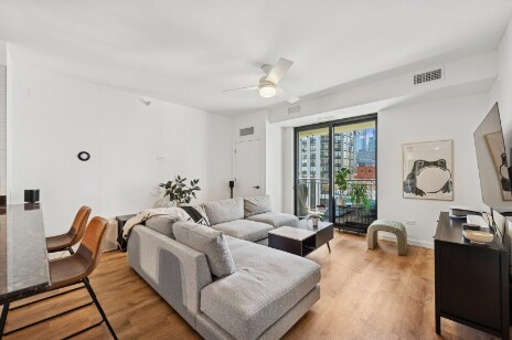 Foto del edificio - 451 W Huron St