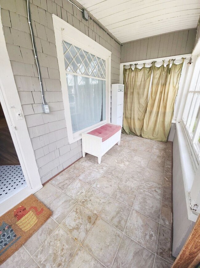 Foto del edificio - Two Bedroom Single Family Home For Lease