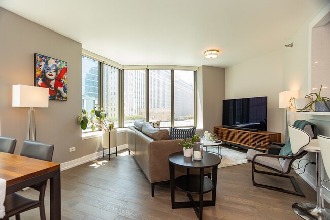 Building Photo - 400 N La Salle Dr