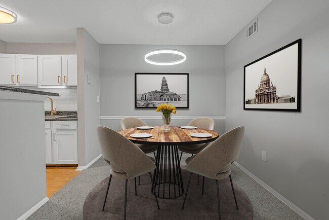 1 dormitorio renovado, comedor - Samara East Apartments