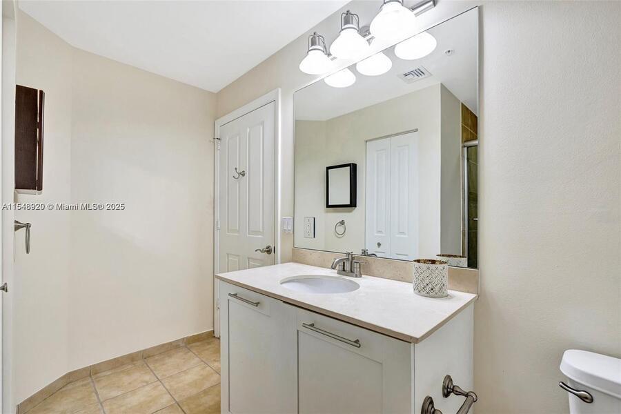 Primary Photo - 511 SE 5th Ave