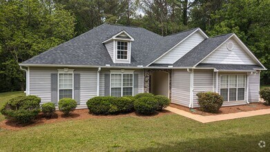 Building Photo - 105 Foxdale Dr