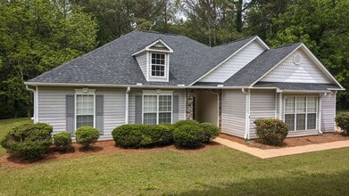Building Photo - 105 Foxdale Dr