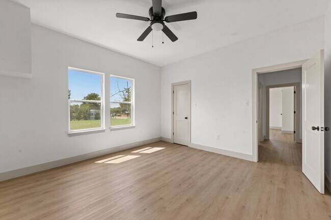 Foto del edificio - 402 E Charles St