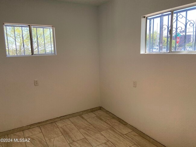 Building Photo - 432 E Ajo Way