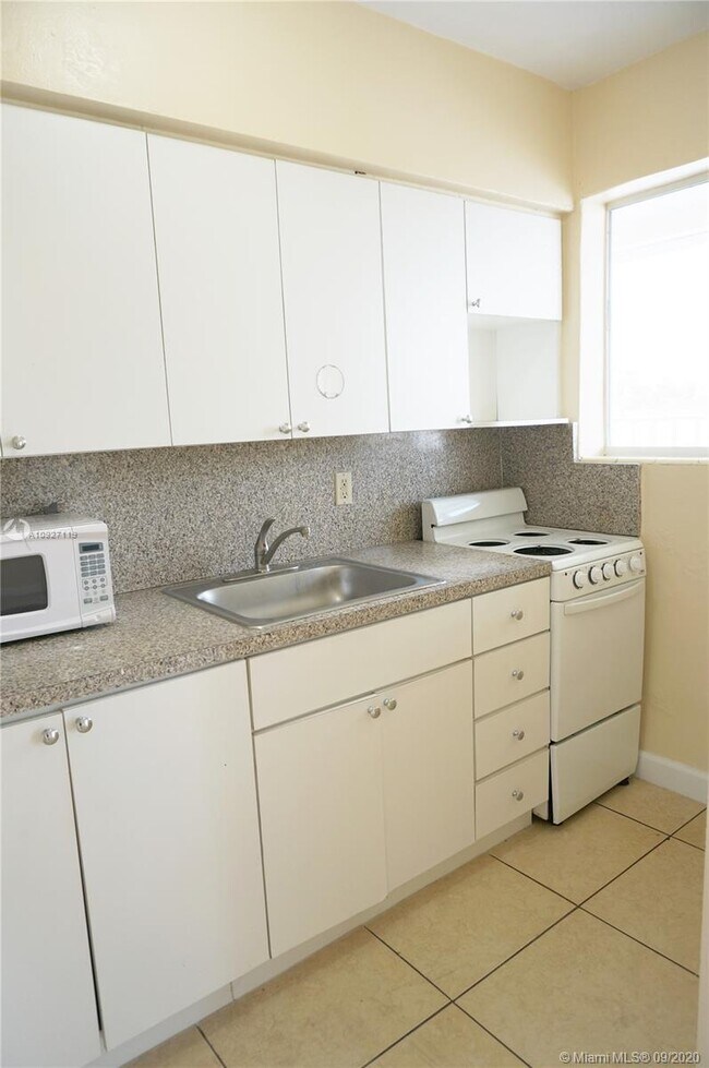 Foto del edificio - 2335 NW 7th St