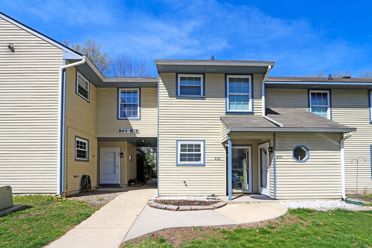 Primary Photo - 874 E Fishers Creek Rd