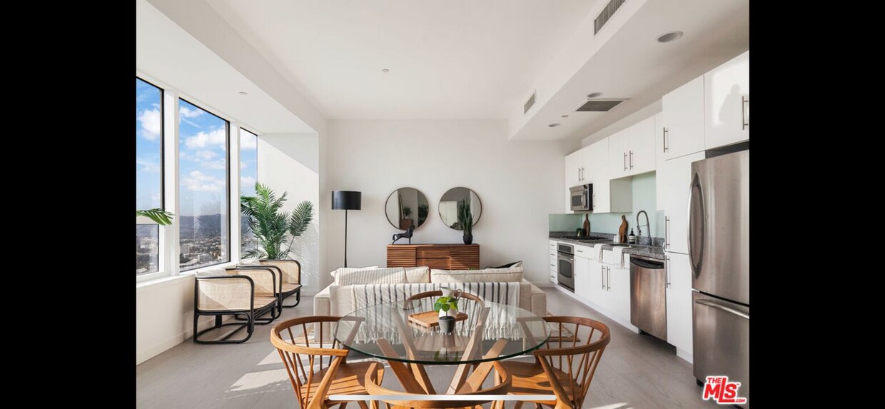 Foto principal - 1100 Wilshire Blvd