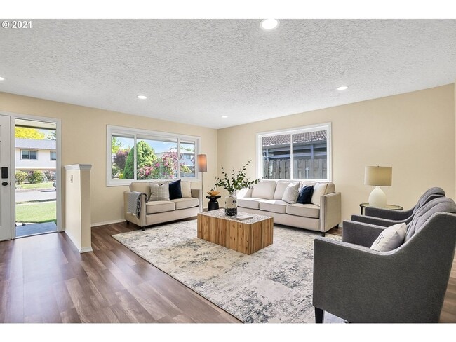 Building Photo - Beautiful 3-bdr/2-bath ranch in Argay Terrace—2 living areas, 2-car garage, & large, fenced yard!