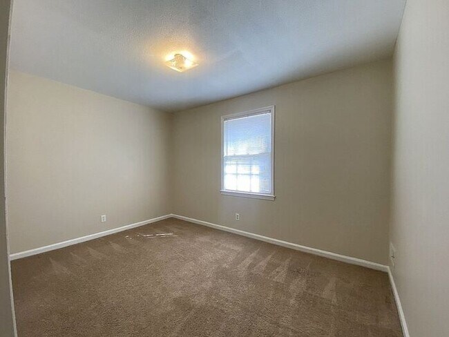 Building Photo - 3533 Lee Hills Dr