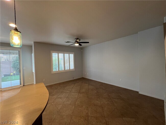 Building Photo - 5385 Coral Ribbon Ave
