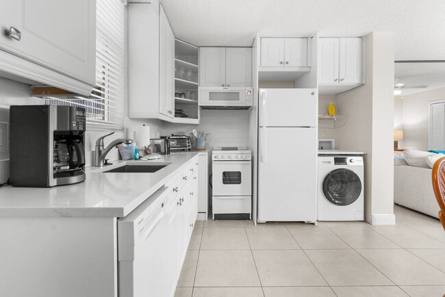 Foto del edificio - 5600 Bonita Beach Rd SW