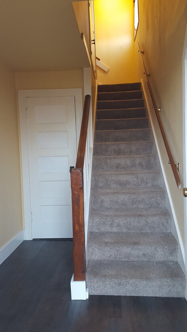 Building Photo - 1 bed 1 bath apartment in Port Angeles