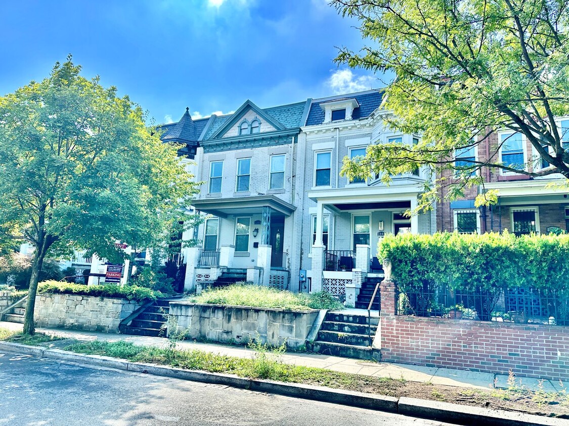 Primary Photo - Columbia Heights Townhome 4 Bedroom incl. ...