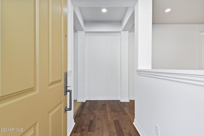 Building Photo - 4659 Cielo Cir