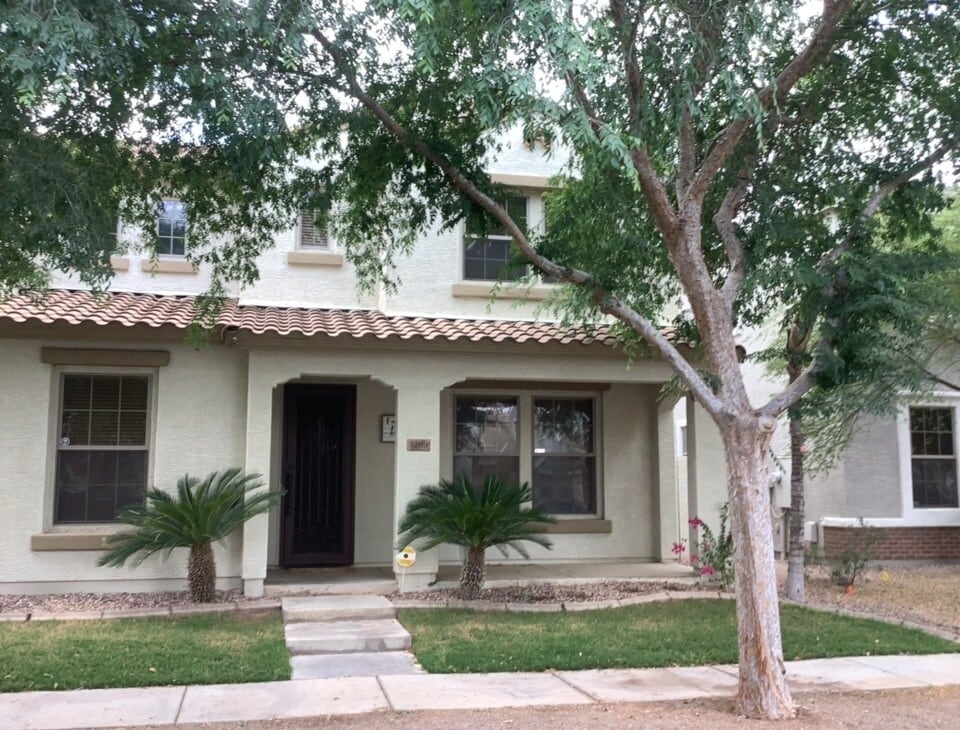 Foto principal - 3260 E Franklin Ave