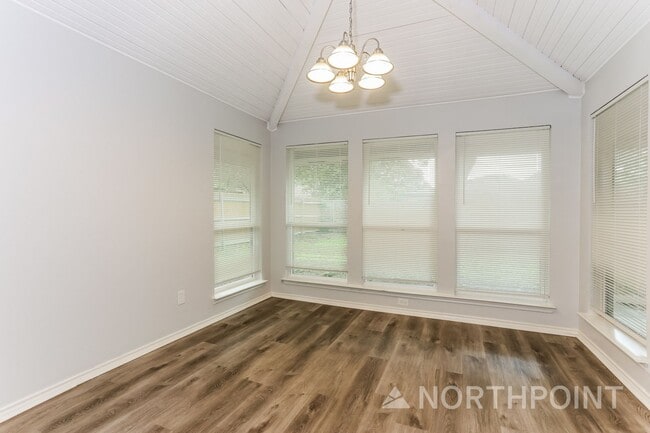 Building Photo - 3 BR/2BA | Newly Renovated Single Family Home |  Gated backyard!