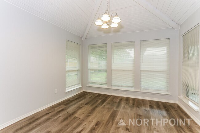 Foto del edificio - 3 BR/2BA | Newly Renovated Single Family Home |  Gated backyard!