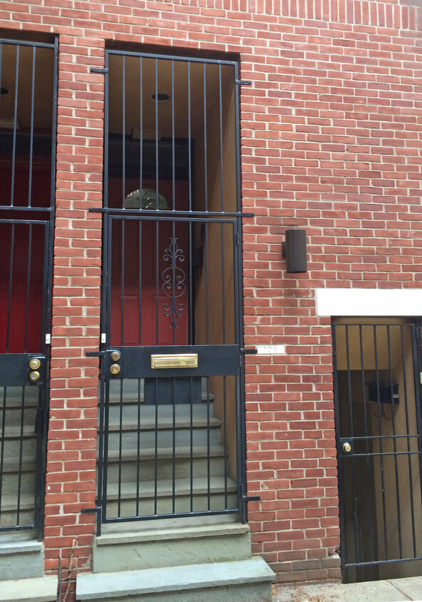 Upper unit - 106 N Van Pelt St
