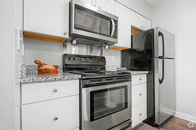 Windsor Deluxe 2BR, 1BA - 871SF - Kitchen - Chesterfield Village