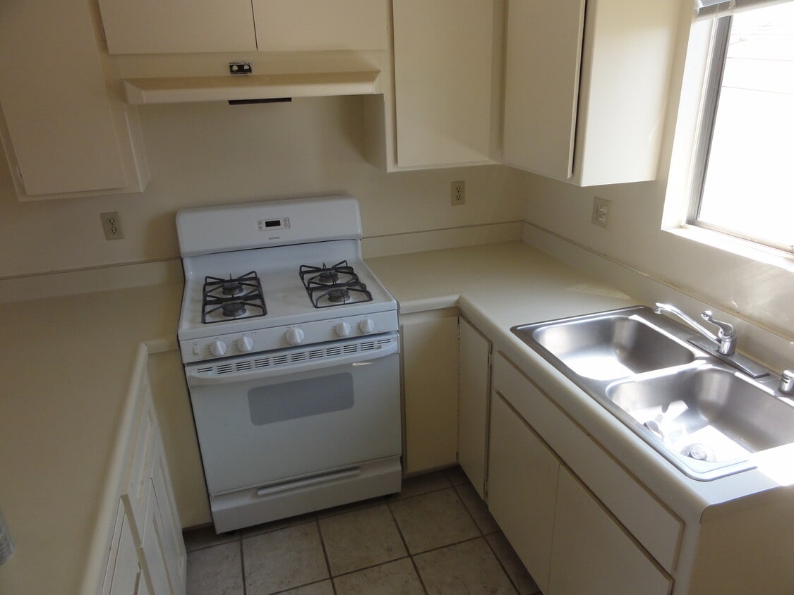 Building Photo - 3412 Falcon Ave