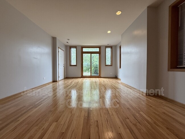 Building Photo - 3112 W Monroe St