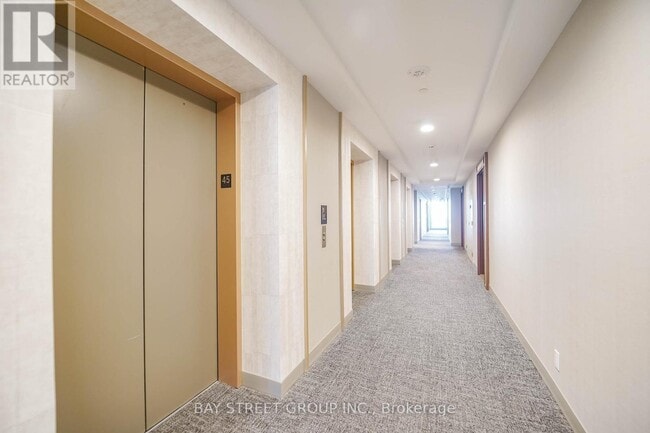 Photo du bâtiment - 1000 Portage Pkwy