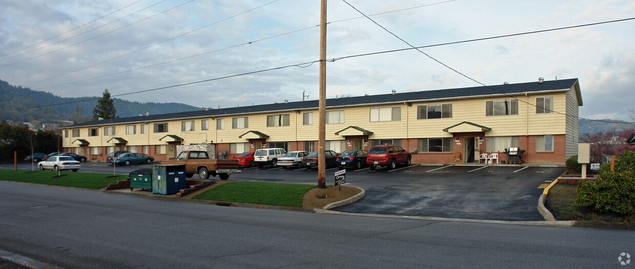 Primary Photo - 612-658 W Luellen Dr