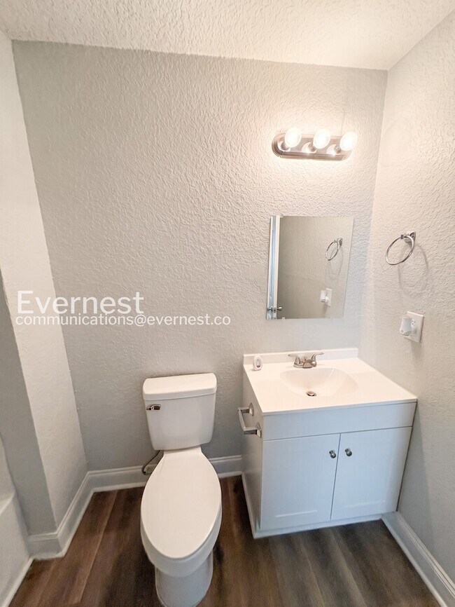 Foto del edificio - 114 Blanton Ave