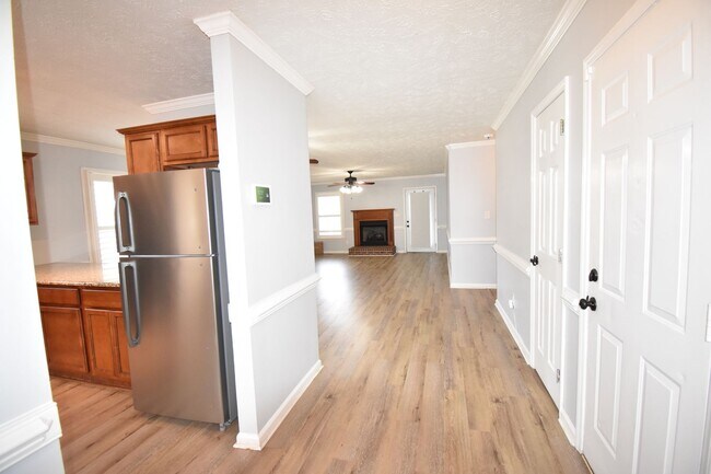 Foto del edificio - Coming Soon: 3 Bedroom 2 Bath Home-(NO PETS)