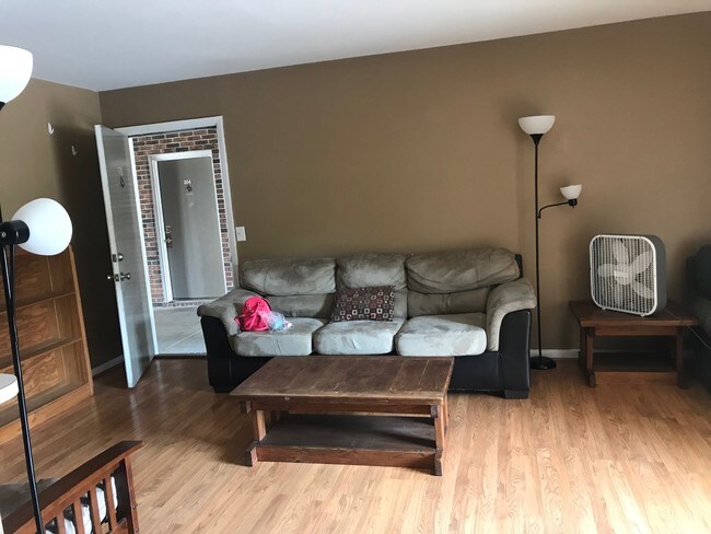 Sala de estar - 220 Elm St