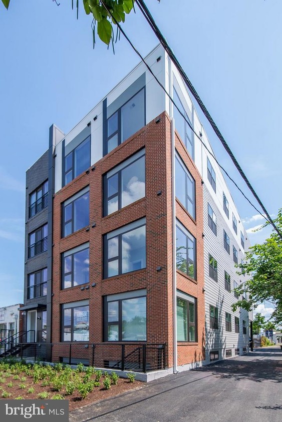Primary Photo - 1715 Hamlin St NE