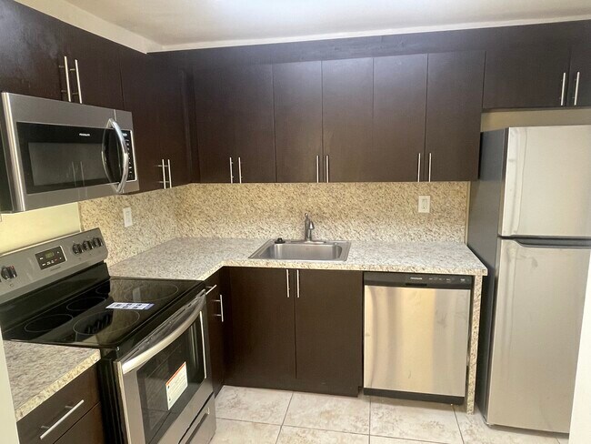 Kitchen - 1400 SW 27th Ave