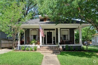 Building Photo - 2016 College Ave