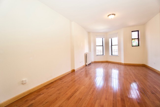 Building Photo - 400 8th St