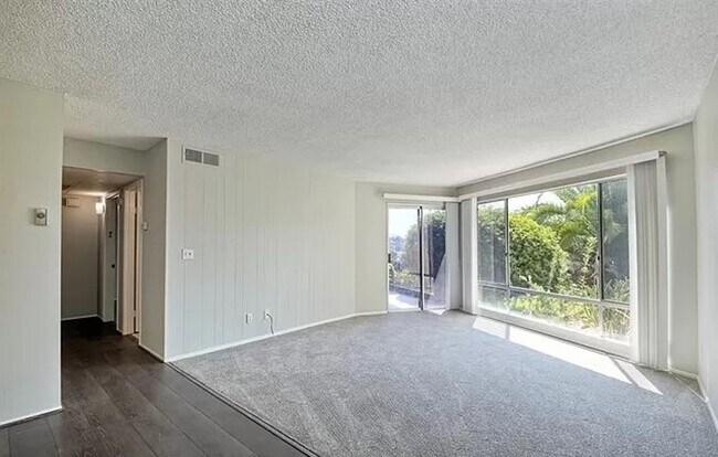 Building Photo - Two Bedroom Available in Beautiful Lake Pa...