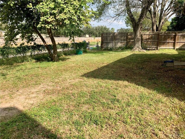 Foto del edificio - 401 E Iris Ave